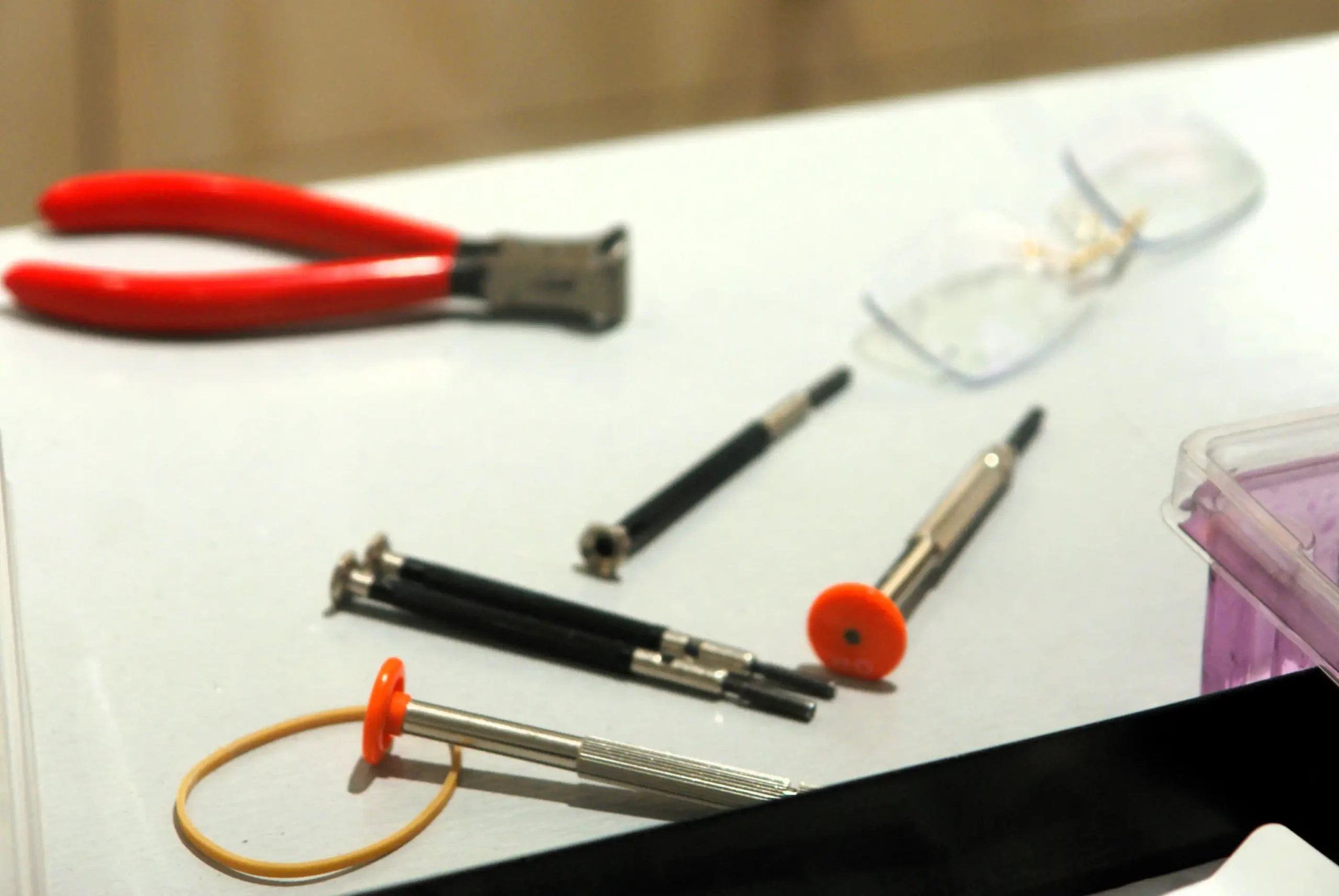 visionopticien outils pour customiser les lunettes